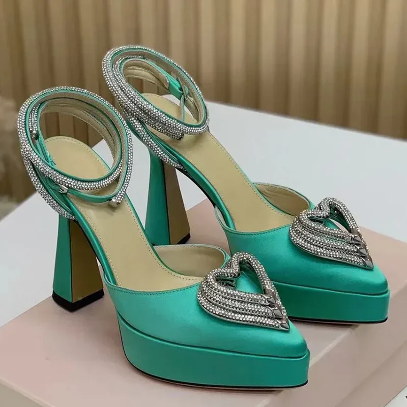 Platform Crystal Love Decorati - đánh giá và giá Women Fashion Nova